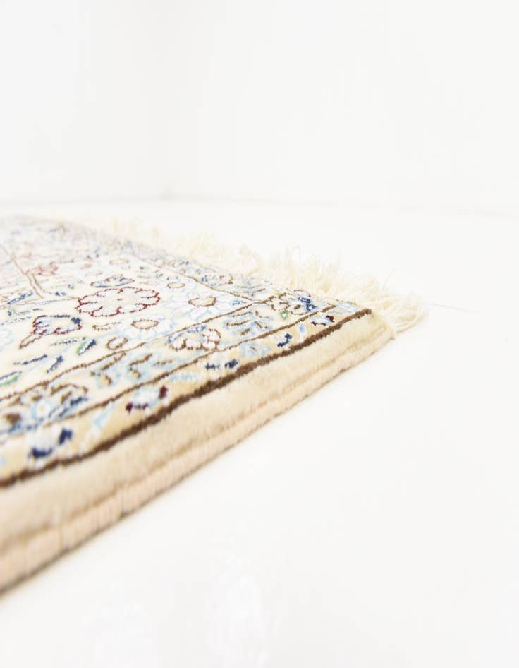 Detail image of  5' 2 x 7' 10  Hand Knotted Nain Persian Rug