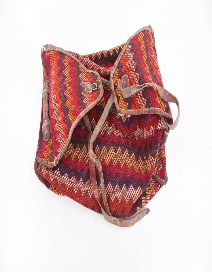 Detail image of 6' 10 x 8' Hand Woven Saddle Bag Wool Rug