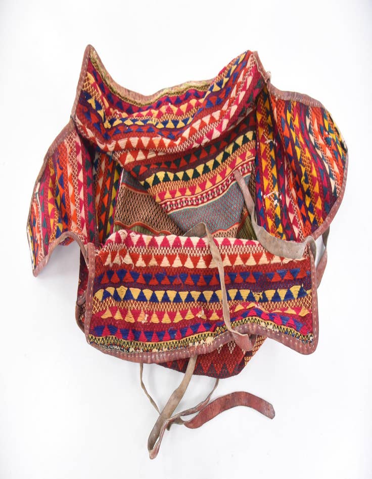 Detail image of 6' 10 x 8' Hand Woven Saddle Bag Wool Rug