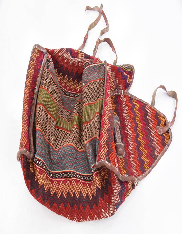 Detail image of 6' 10 x 8' Hand Woven Saddle Bag Wool Rug