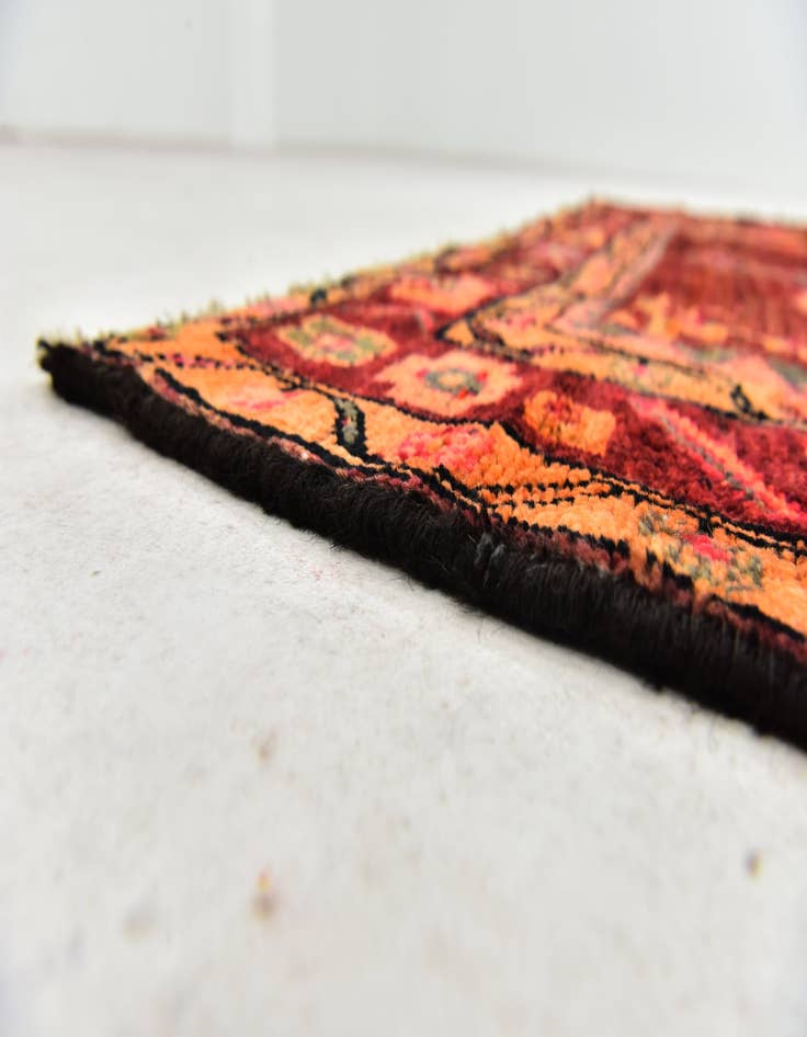 Detail image of 4' 3 x 7' Hand Knotted Shiraz Persian Wool Rug