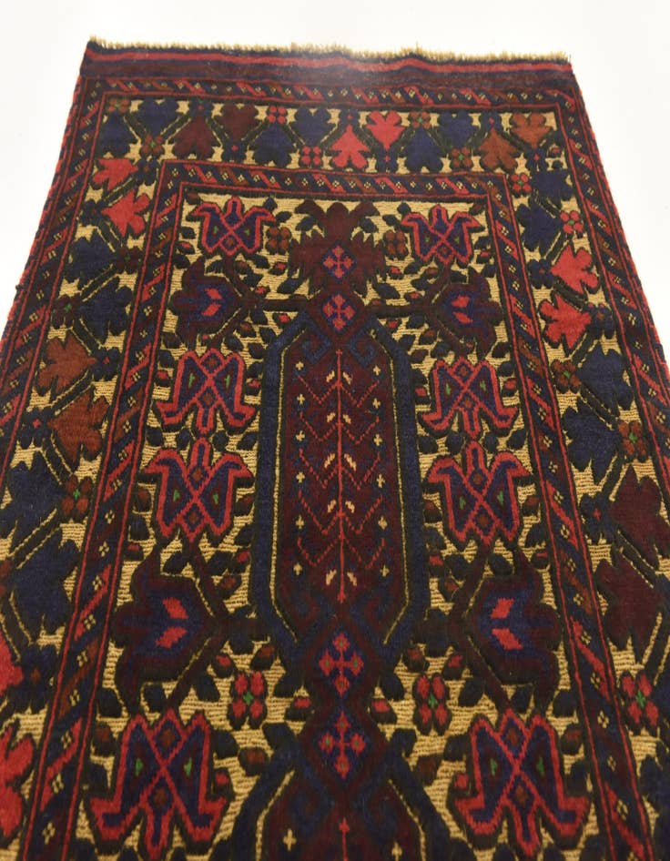 Detail image of 2' 10 x 4' 8 Hand Knotted Sumak Wool Rug