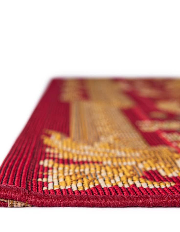 Detail image of  7' 10 x 7' 10  Washable Traditional Indoor / Outdoor Square Rug