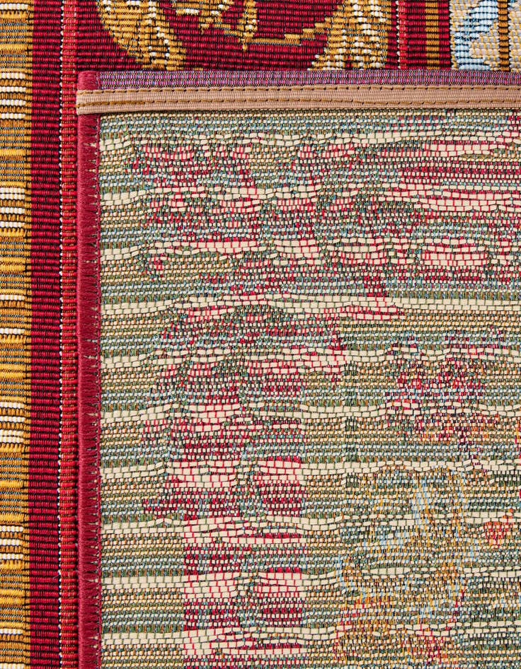 Detail image of  7' 10 x 7' 10  Washable Traditional Indoor / Outdoor Square Rug