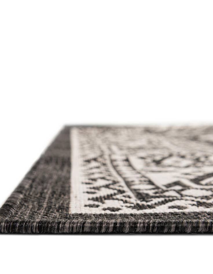 Detail image of  7' 10 x 7' 10  Washable Aztec Indoor / Outdoor Octagon Rug