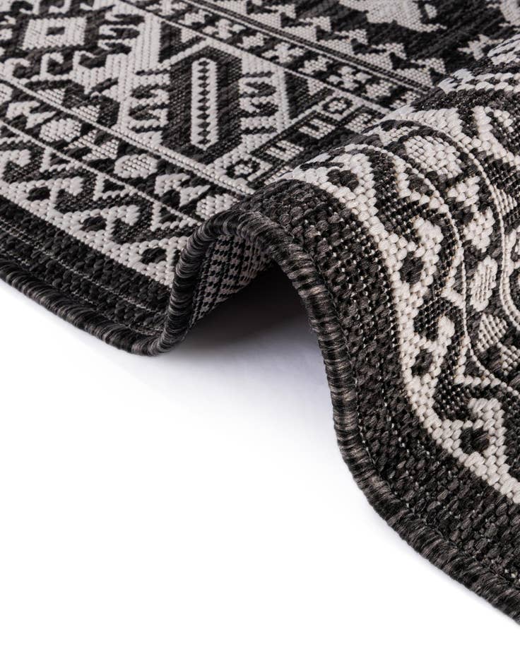 Detail image of  7' 10 x 7' 10  Washable Aztec Indoor / Outdoor Octagon Rug