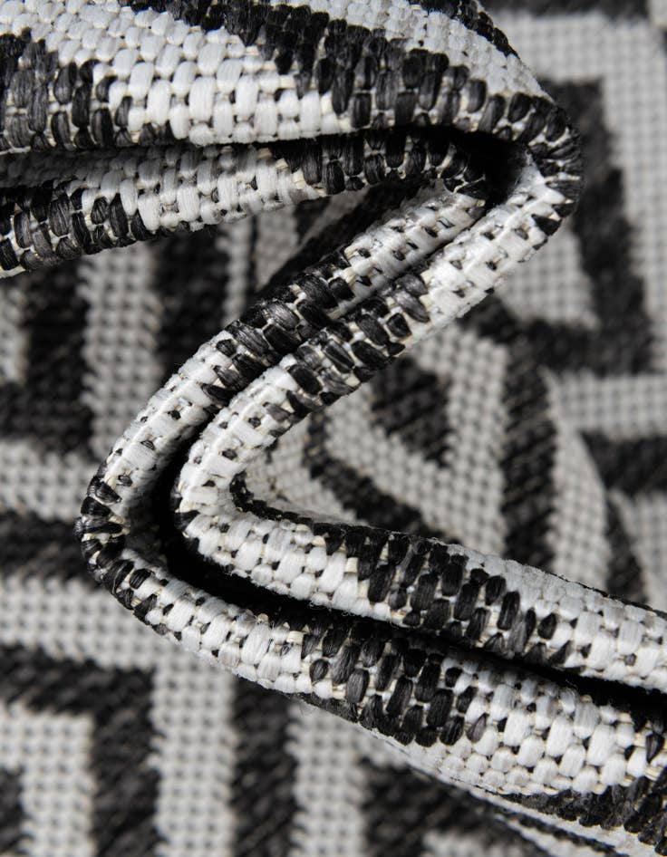 Detail image of  7' 10 x 10'  Washable Jill Zarin Costa Rica Indoor / Outdoor Oval Rug