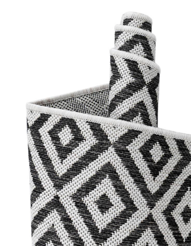 Detail image of  7' 10 x 10'  Washable Jill Zarin Costa Rica Indoor / Outdoor Oval Rug