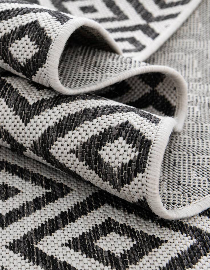 Detail image of  7' 10 x 10'  Washable Jill Zarin Costa Rica Indoor / Outdoor Oval Rug