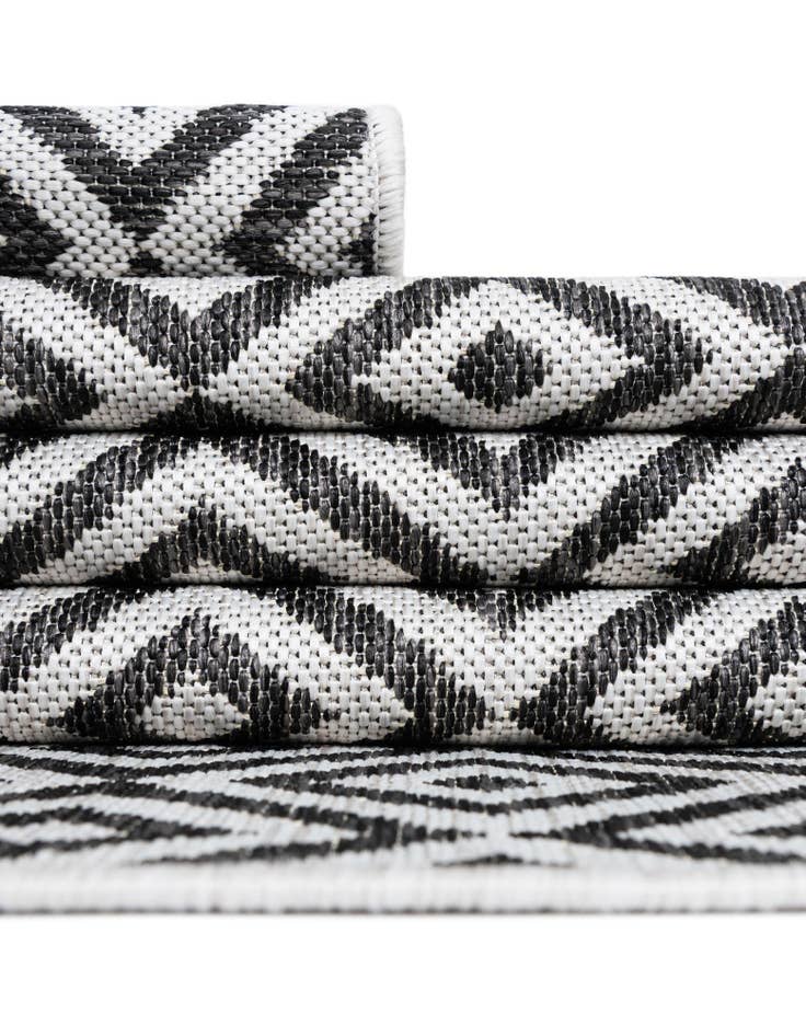 Detail image of  7' 10 x 10'  Washable Jill Zarin Costa Rica Indoor / Outdoor Oval Rug