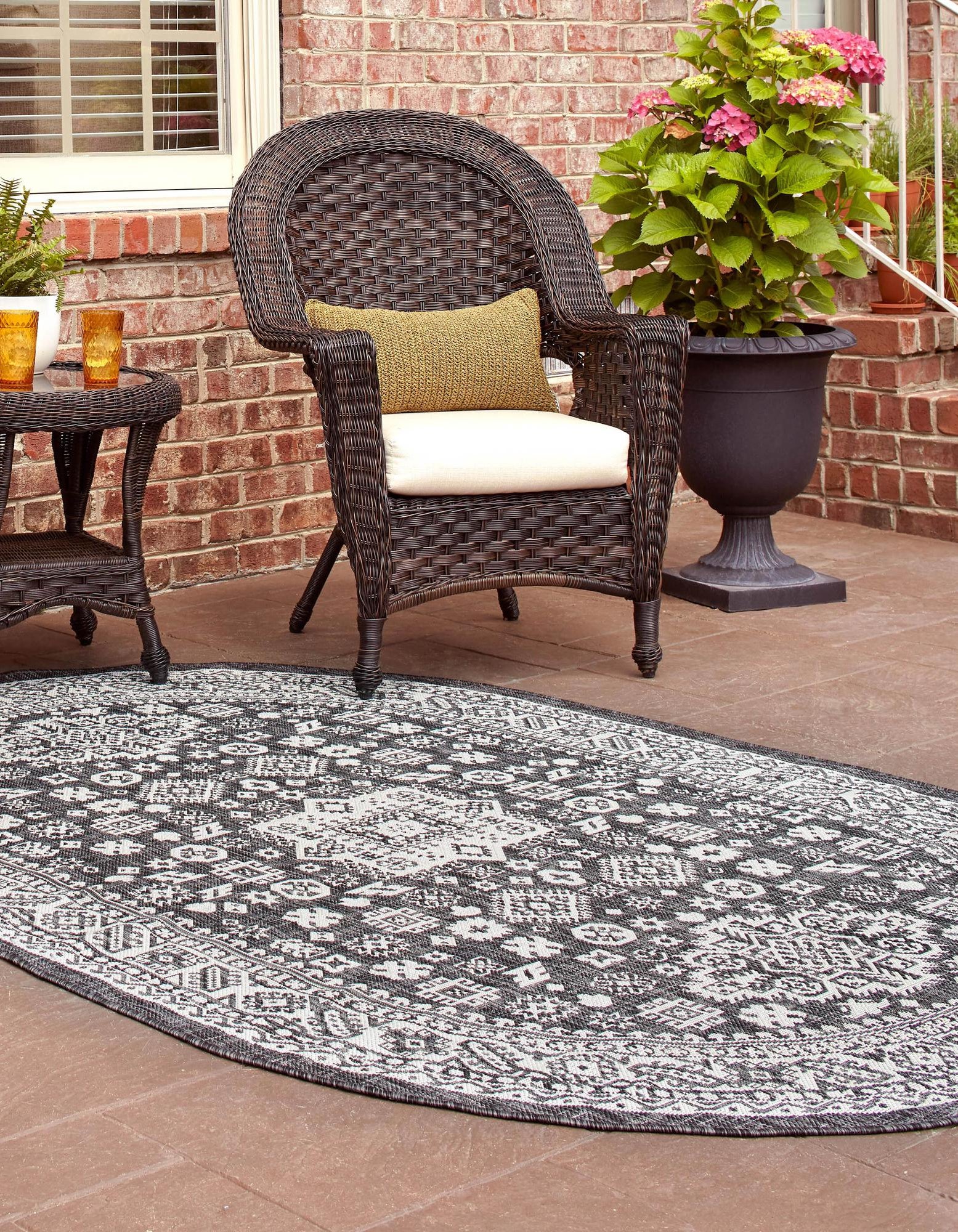 Charcoal Gray 3' 3 x 5' 3 Aztec Outdoor Oval Rug