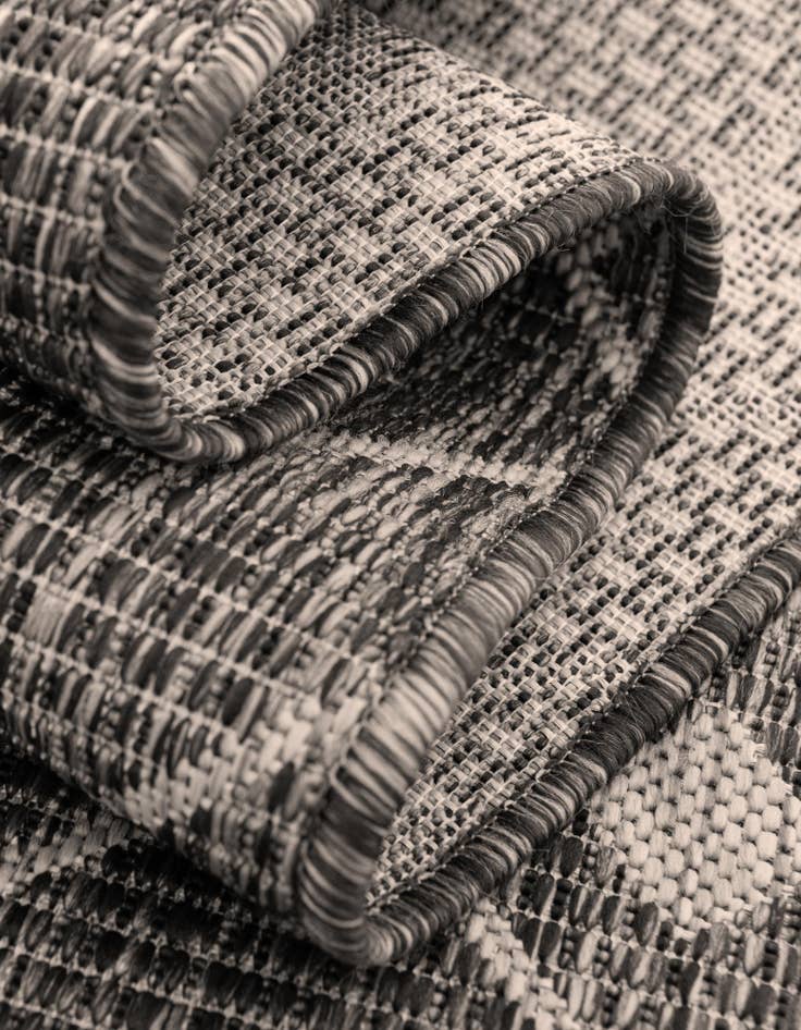 Detail image of  7' 10 x 10'  Washable Lattice Indoor / Outdoor Oval Rug