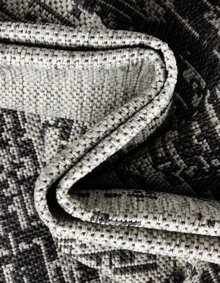 Detail image of  7' 10 x 10'  Washable Modern Indoor / Outdoor Oval Rug