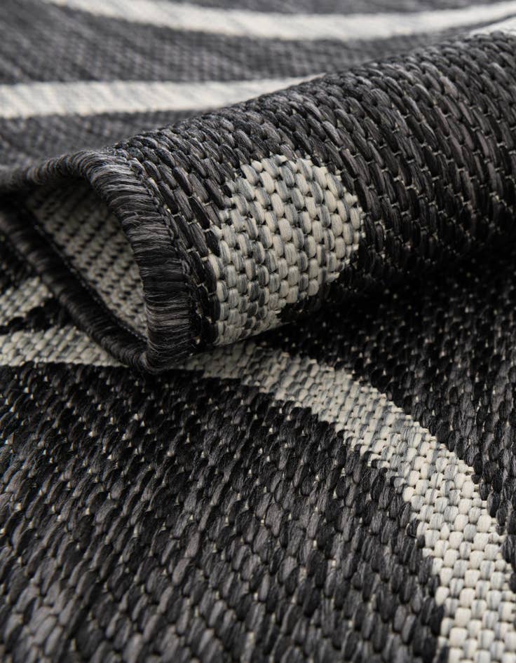 Detail image of  7' 10 x 11'  Washable Botanical Indoor / Outdoor Rug