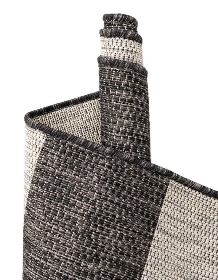 Detail image of  7' 10 x 11'  Washable Ribbon Indoor / Outdoor Rug