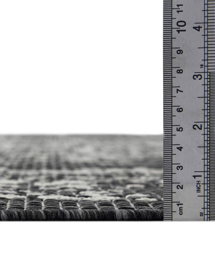 Detail image of  9' x 12'  Washable Traditional Indoor / Outdoor Rug