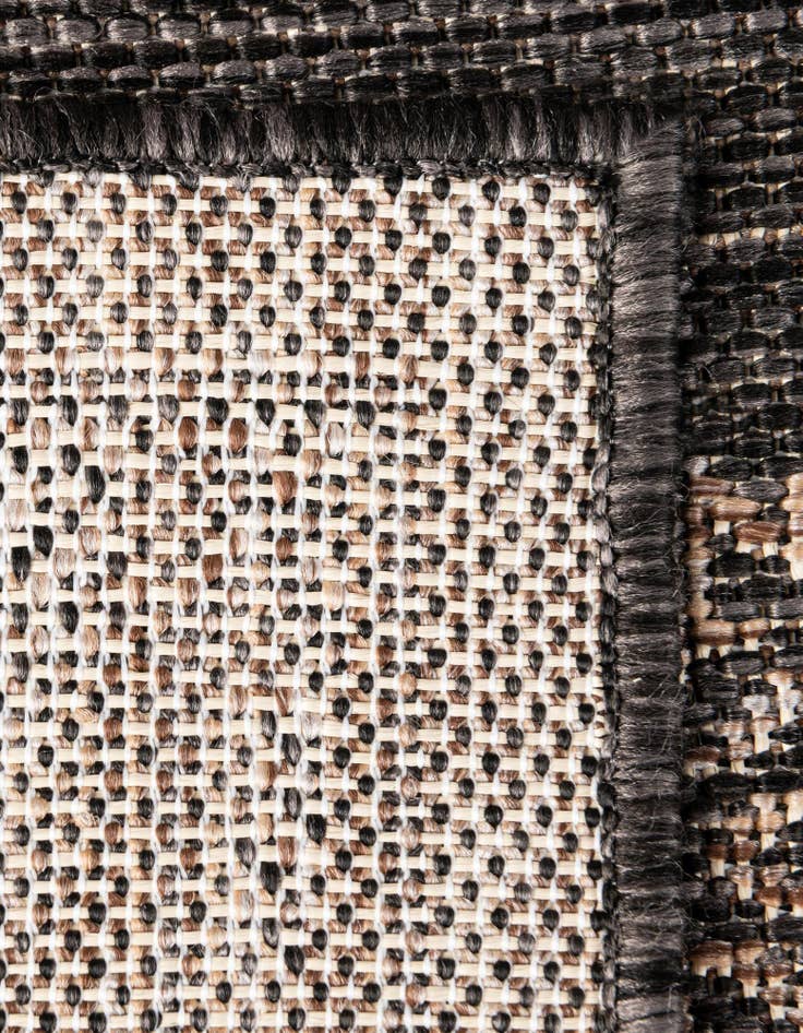 Detail image of  4' x 6'  Washable Traditional Indoor / Outdoor Rug