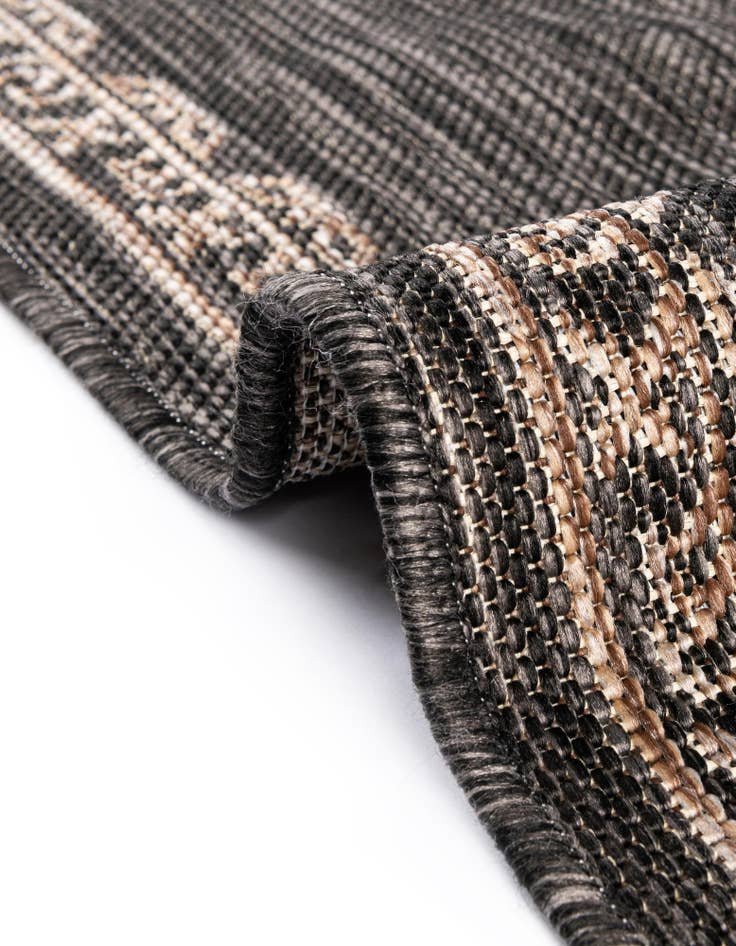 Detail image of  4' x 6'  Washable Traditional Indoor / Outdoor Rug