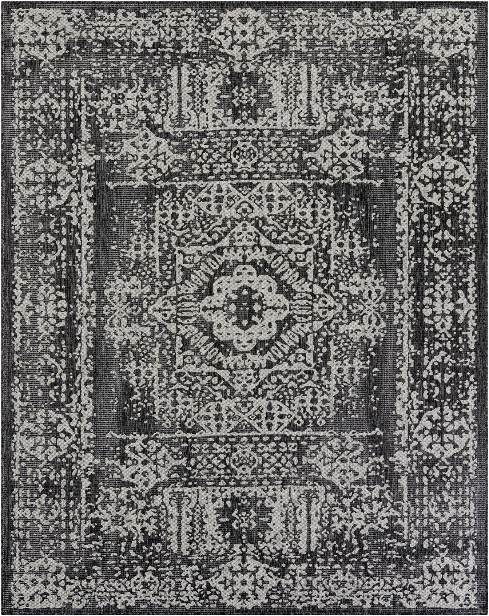  7' 10 x 10'  Washable Traditional Indoor / Outdoor Rug