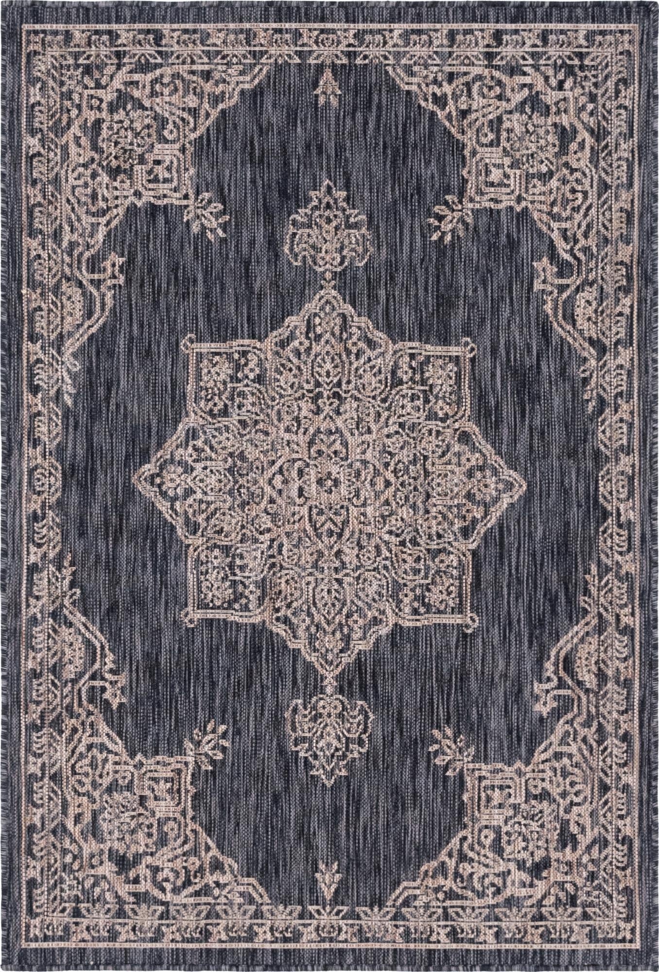  4' x 6'  Washable Traditional Indoor / Outdoor Rug