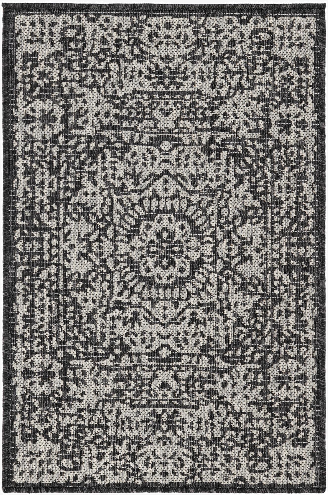  2' x 3'  Washable Traditional Indoor / Outdoor Rug