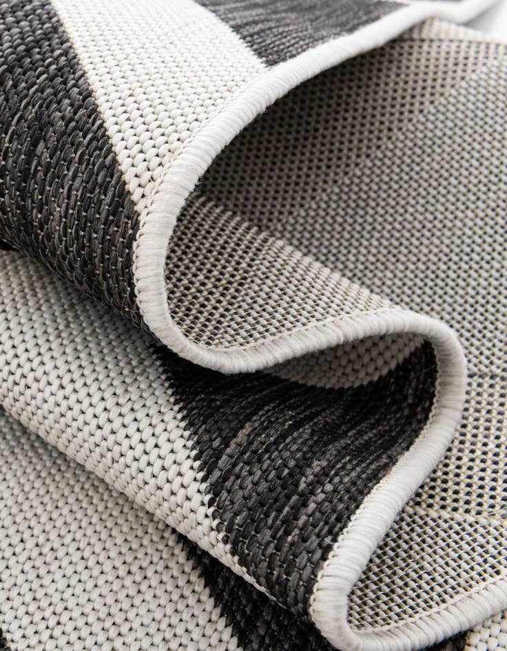 Detail image of  6' 7 x 6' 7  Washable Jill Zarin Napa Indoor / Outdoor Round Rug