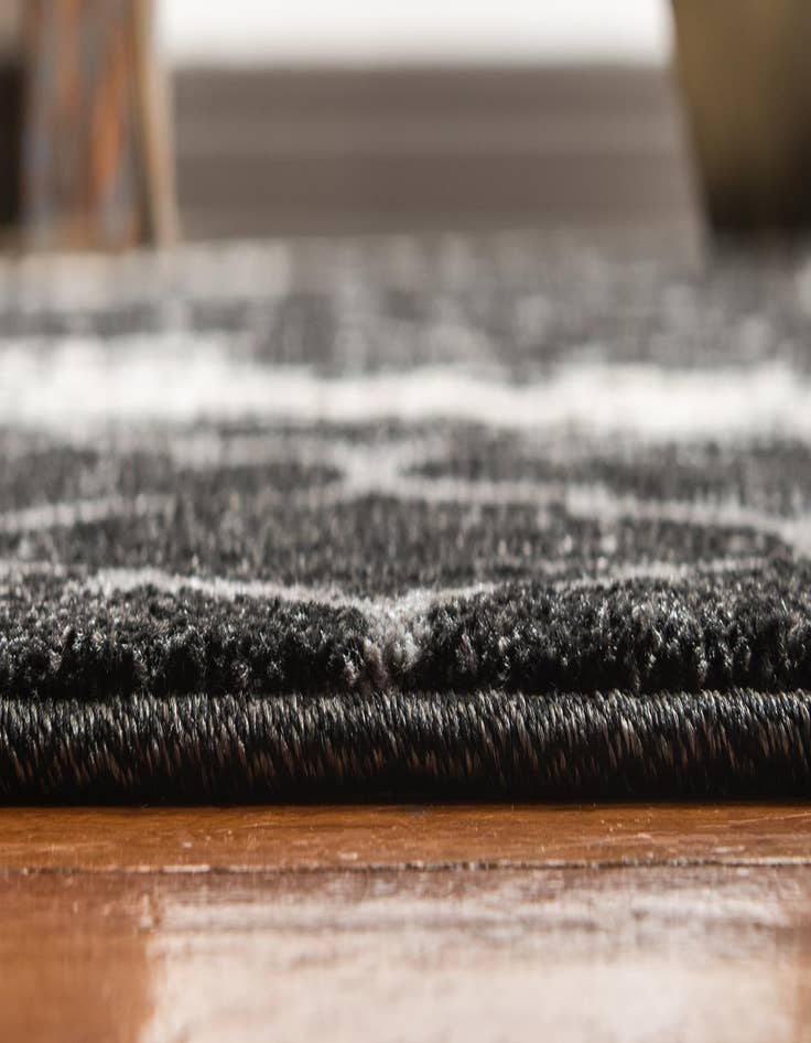 Detail image of 6' x 6' Lattice Round Rug