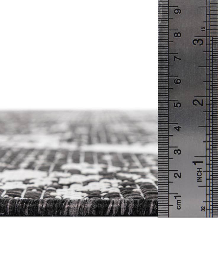 Detail image of  3' x 3'  Washable Bohemian Indoor / Outdoor Round Rug