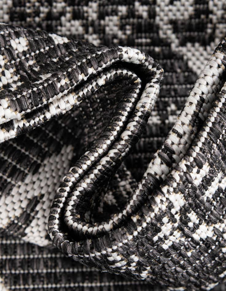 Detail image of  3' x 3'  Washable Bohemian Indoor / Outdoor Round Rug