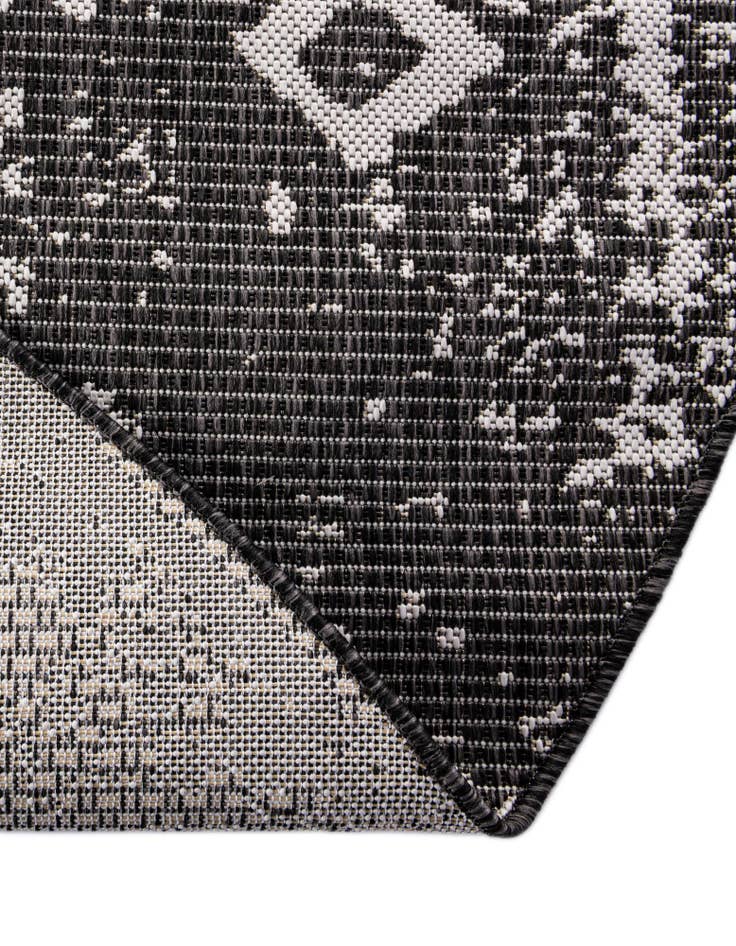 Detail image of  3' x 3'  Washable Bohemian Indoor / Outdoor Round Rug