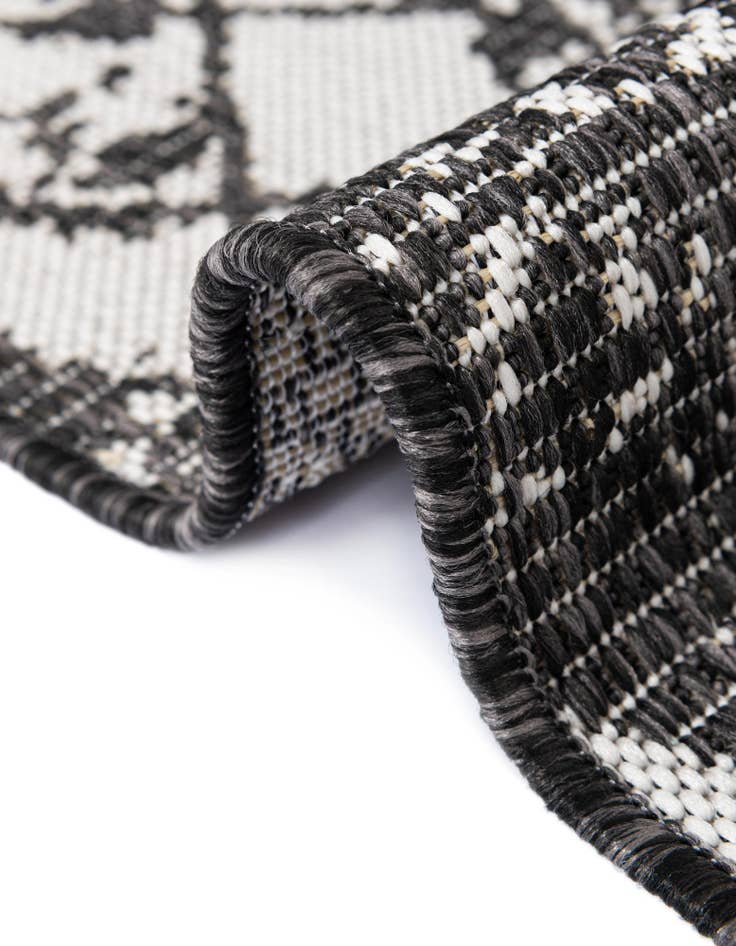 Detail image of  3' x 3'  Washable Bohemian Indoor / Outdoor Round Rug