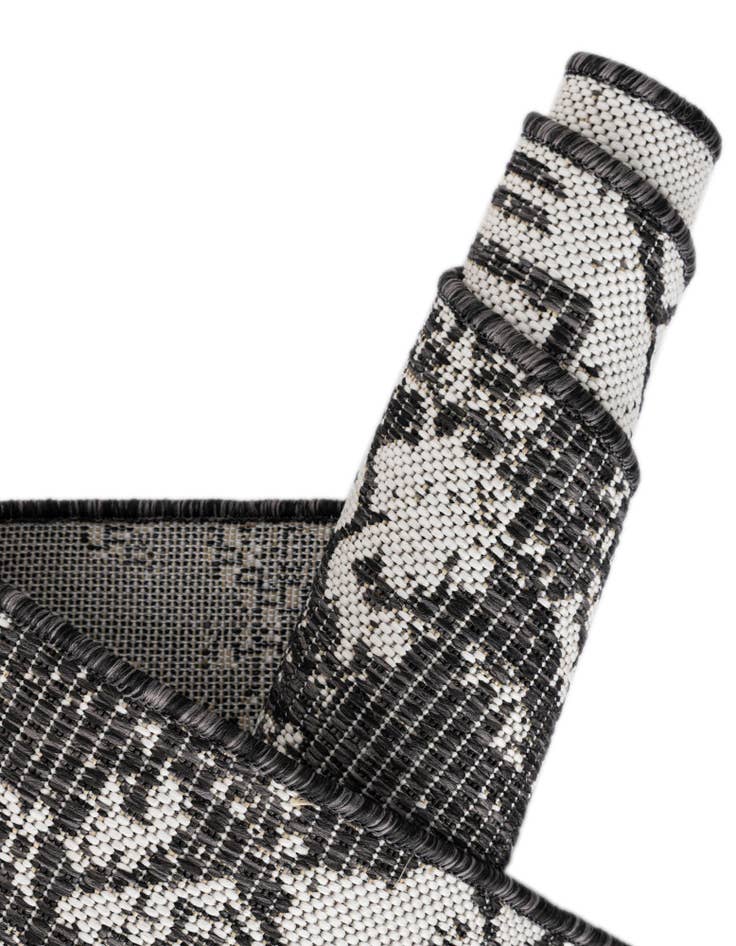 Detail image of  3' x 3'  Washable Bohemian Indoor / Outdoor Round Rug