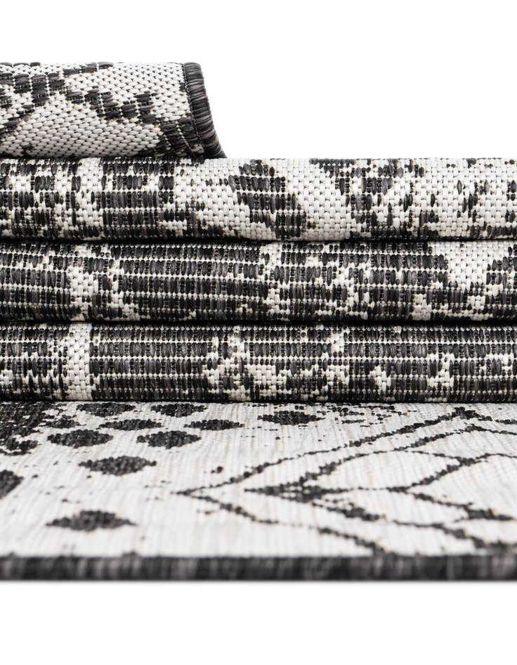 Detail image of  3' x 3'  Washable Bohemian Indoor / Outdoor Round Rug