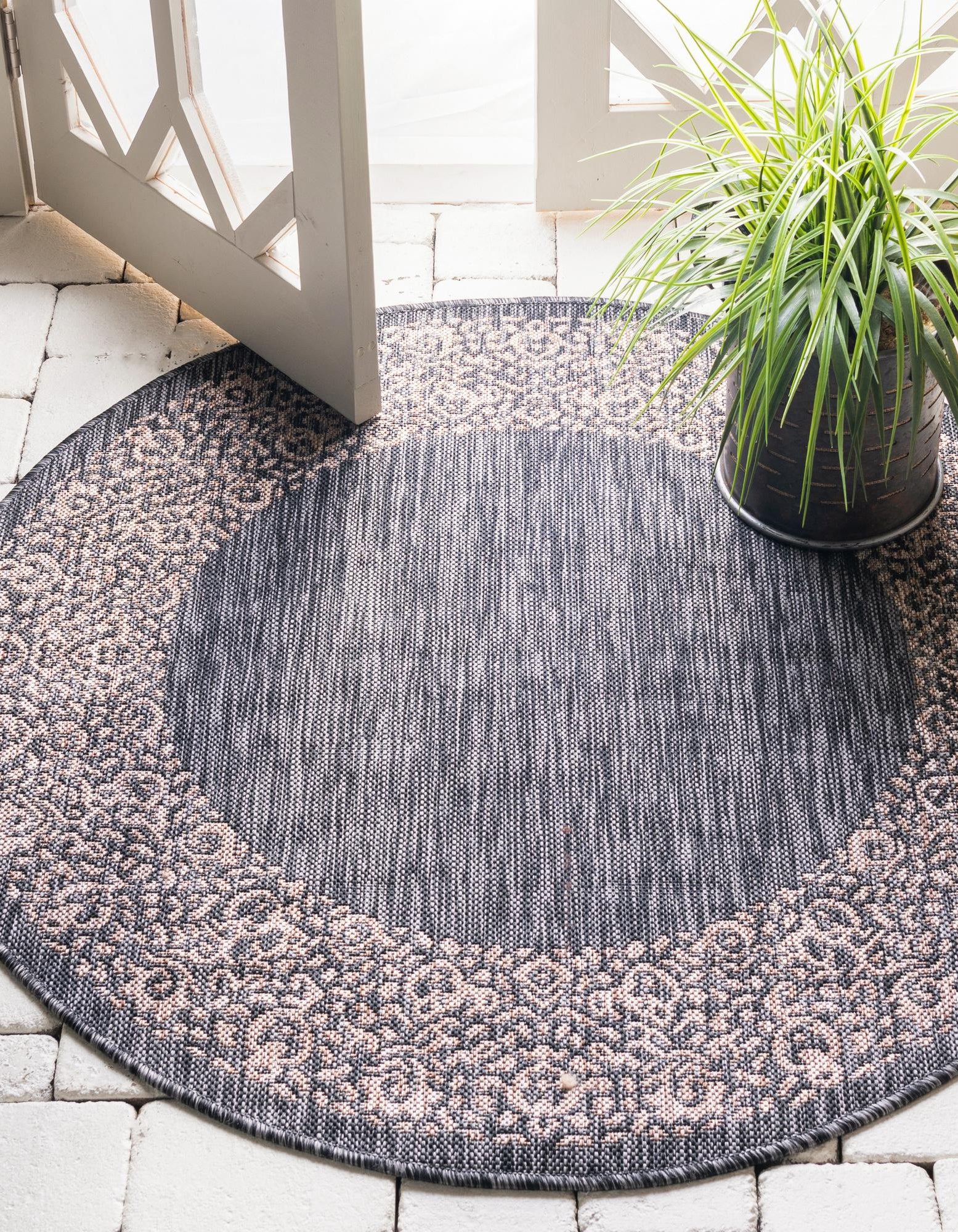 Charcoal Gray 4' x 4' Border Indoor / Outdoor Round Rug | Rugs.com