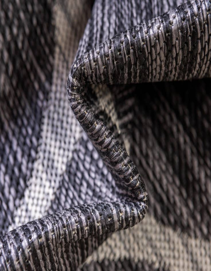 Detail image of  13' x 13'  Washable Botanical Indoor / Outdoor Round Rug