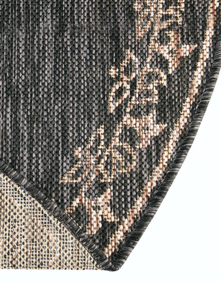 Detail image of  4' x 4'  Washable Traditional Indoor / Outdoor Round Rug