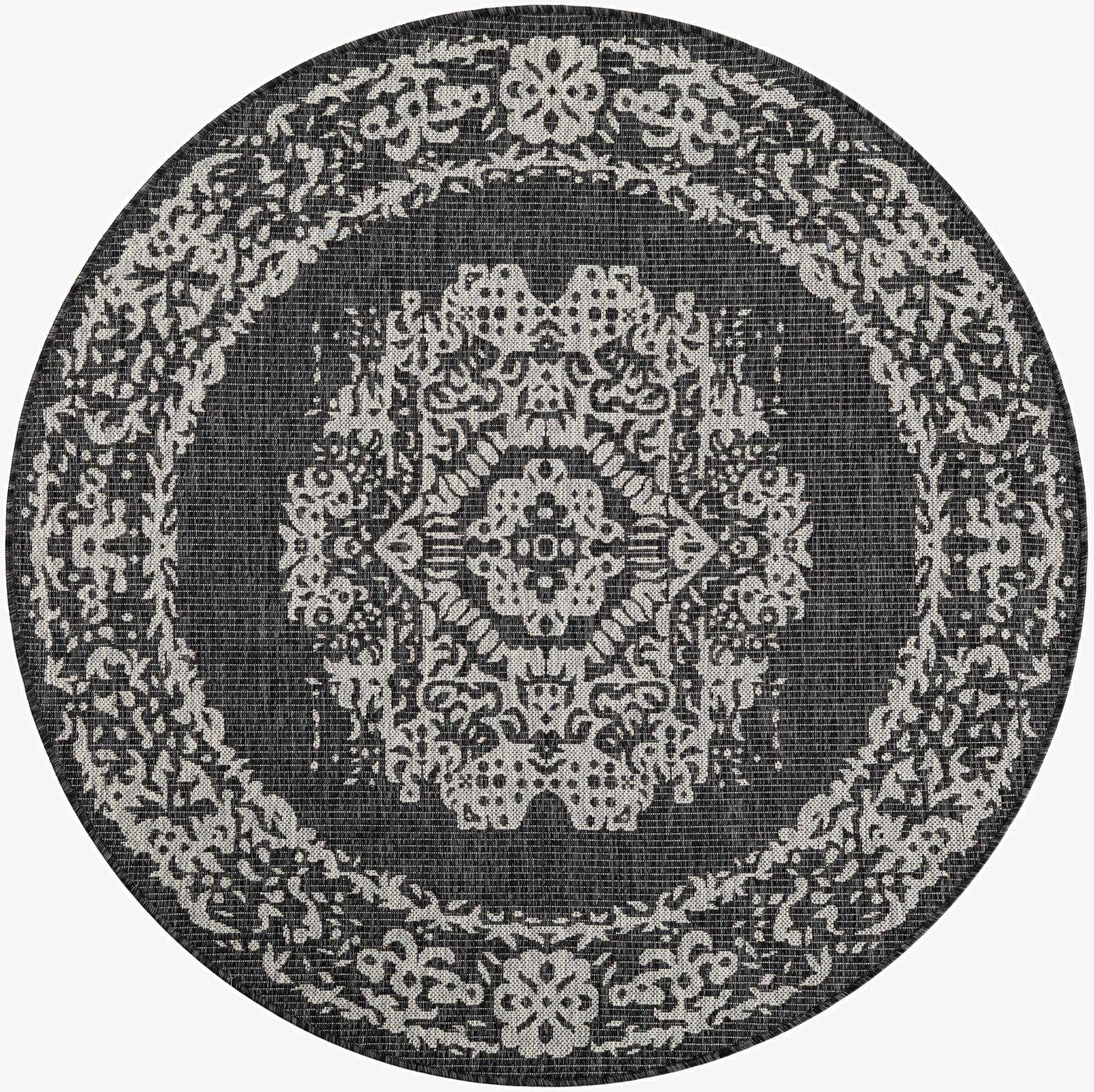  5' 3 x 5' 3  Washable Traditional Indoor / Outdoor Round Rug