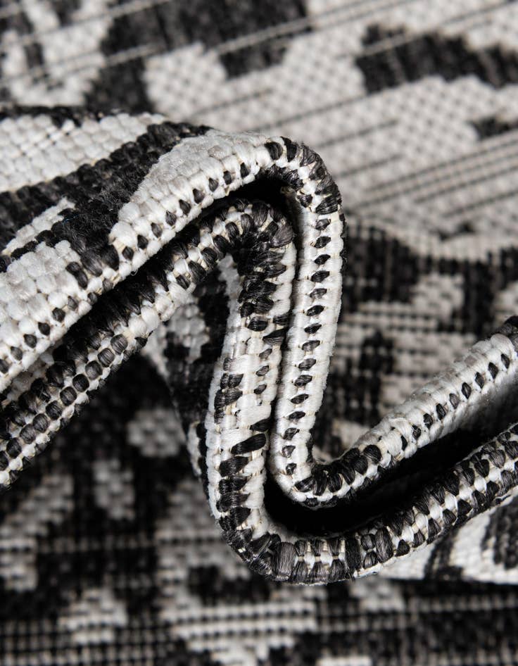 Detail image of  2' x 6'  Washable Jill Zarin Dubai Indoor / Outdoor Runner Rug