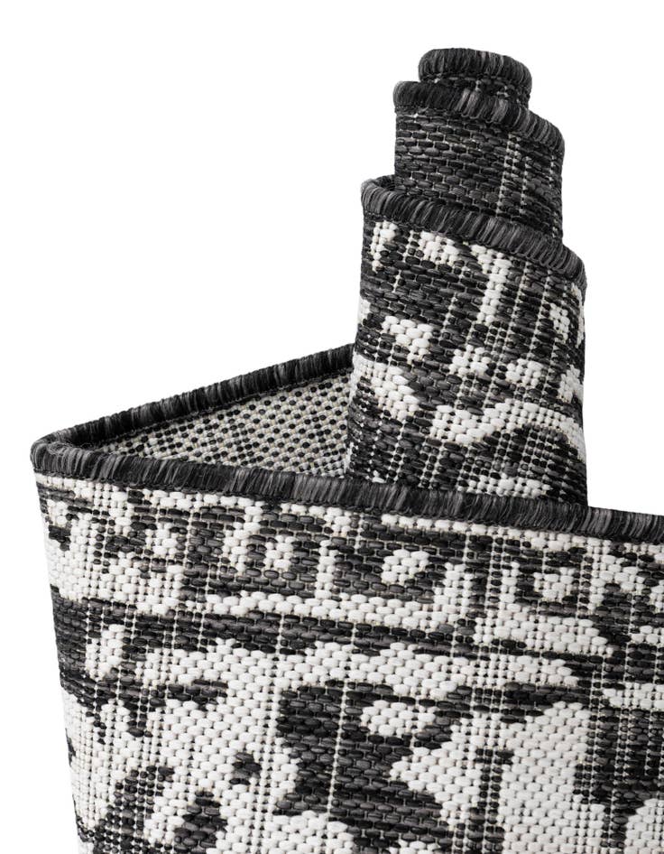 Detail image of  2' x 6'  Washable Jill Zarin Dubai Indoor / Outdoor Runner Rug