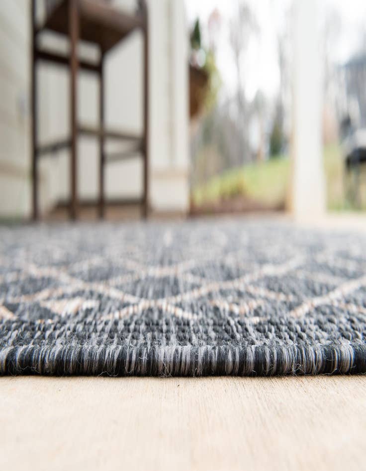 Detail image of  2' x 6'  Washable Lattice Indoor / Outdoor Runner Rug