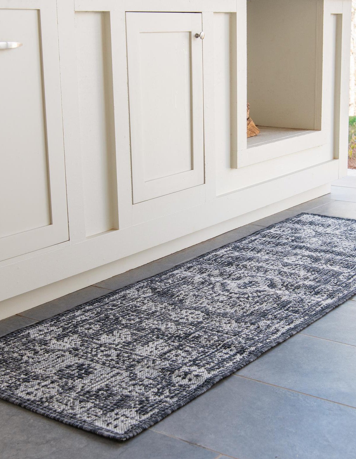 Charcoal Gray 2' x 6' Traditional Indoor / Outdoor Runner Rug | Rugs.com