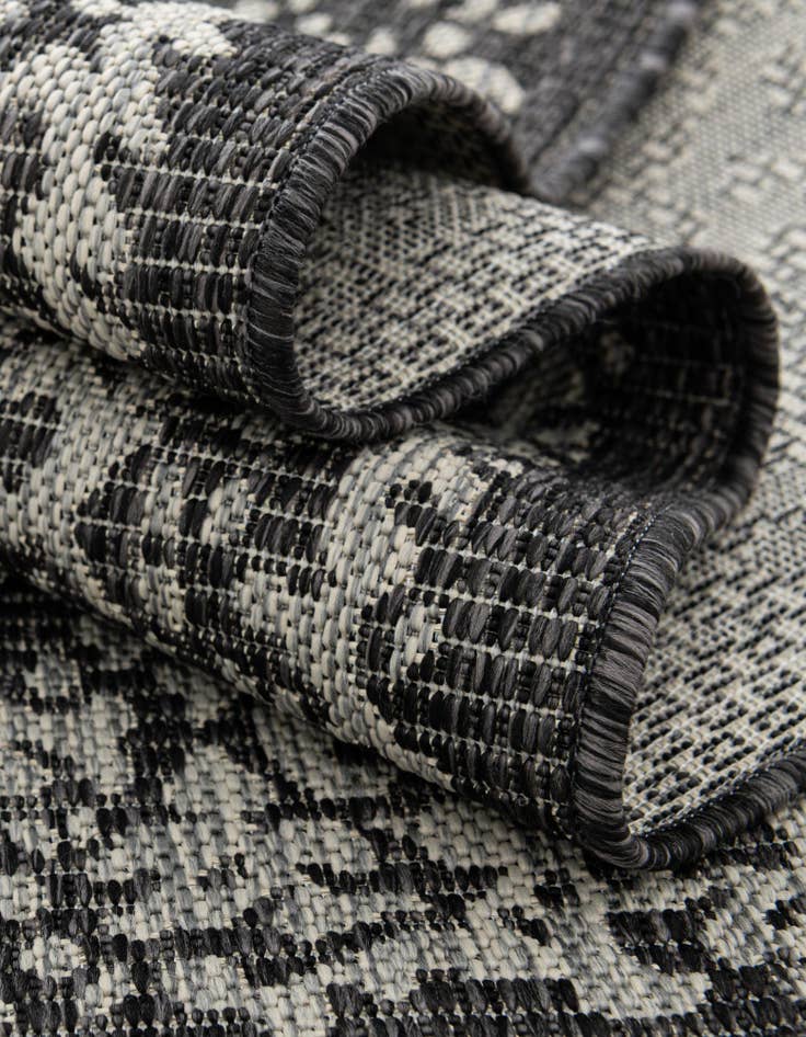 Detail image of  2' x 6'  Washable Traditional Indoor / Outdoor Runner Rug