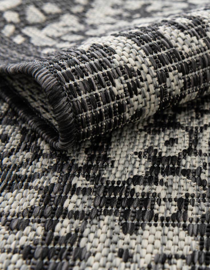 Detail image of  2' x 6'  Washable Traditional Indoor / Outdoor Runner Rug