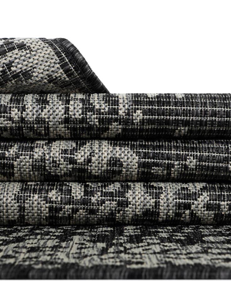 Detail image of  6' x 6'  Washable Traditional Indoor / Outdoor Square Rug