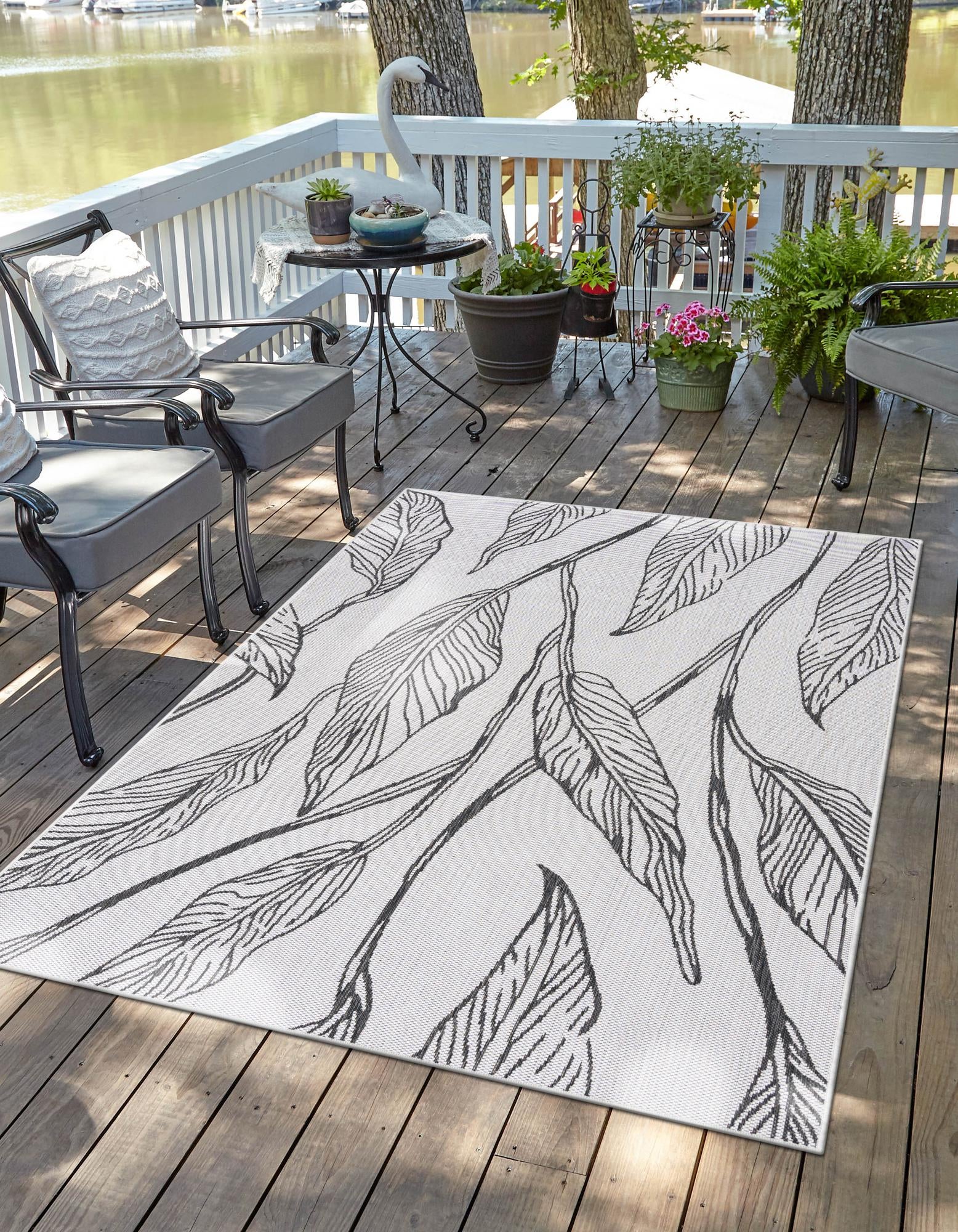 Charcoal Ivory 4' x 6' Botanical Indoor / Outdoor Rug | Rugs.com