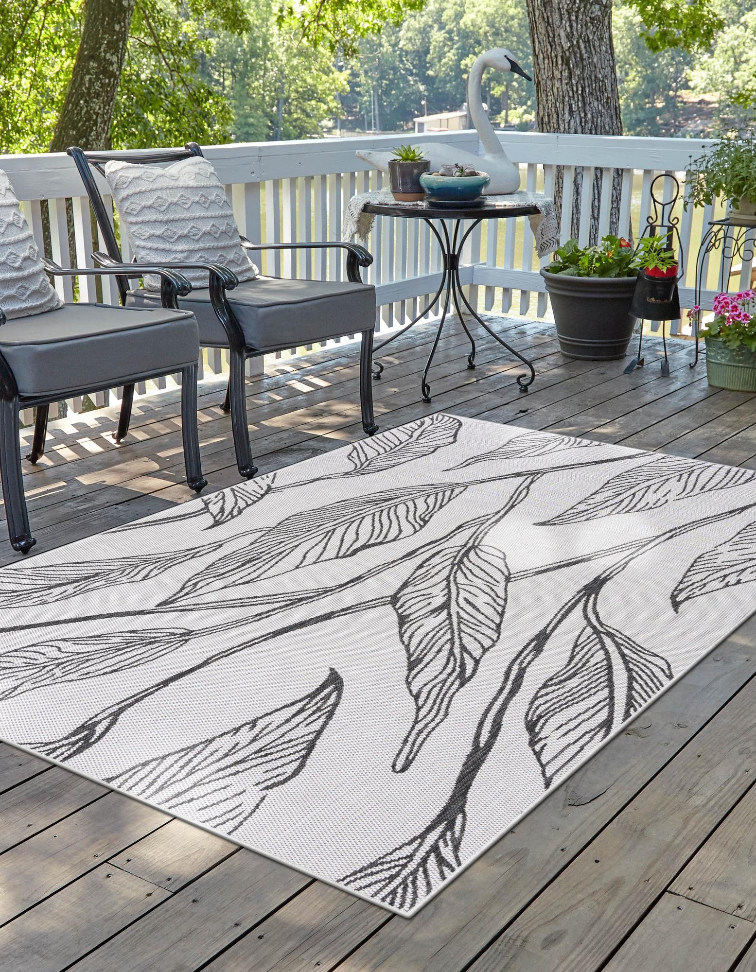 Charcoal Ivory 6' x 9' Botanical Indoor / Outdoor Rug | Rugs.com