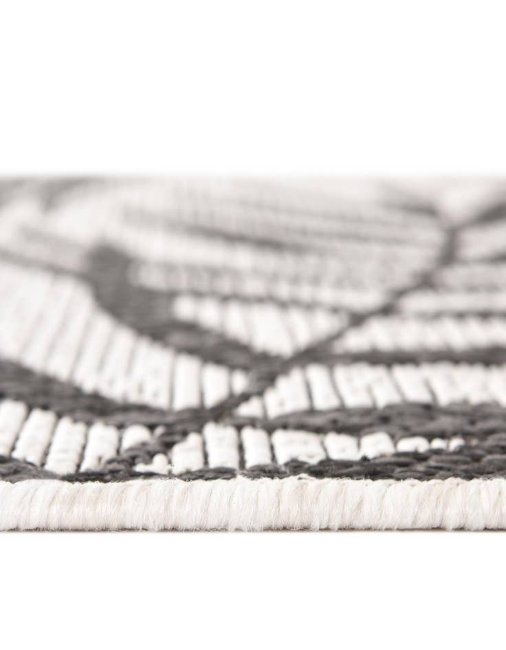 Detail image of  4' x 4'  Washable Botanical Indoor / Outdoor Round Rug