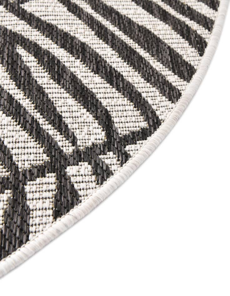 Detail image of  4' x 4'  Washable Botanical Indoor / Outdoor Round Rug