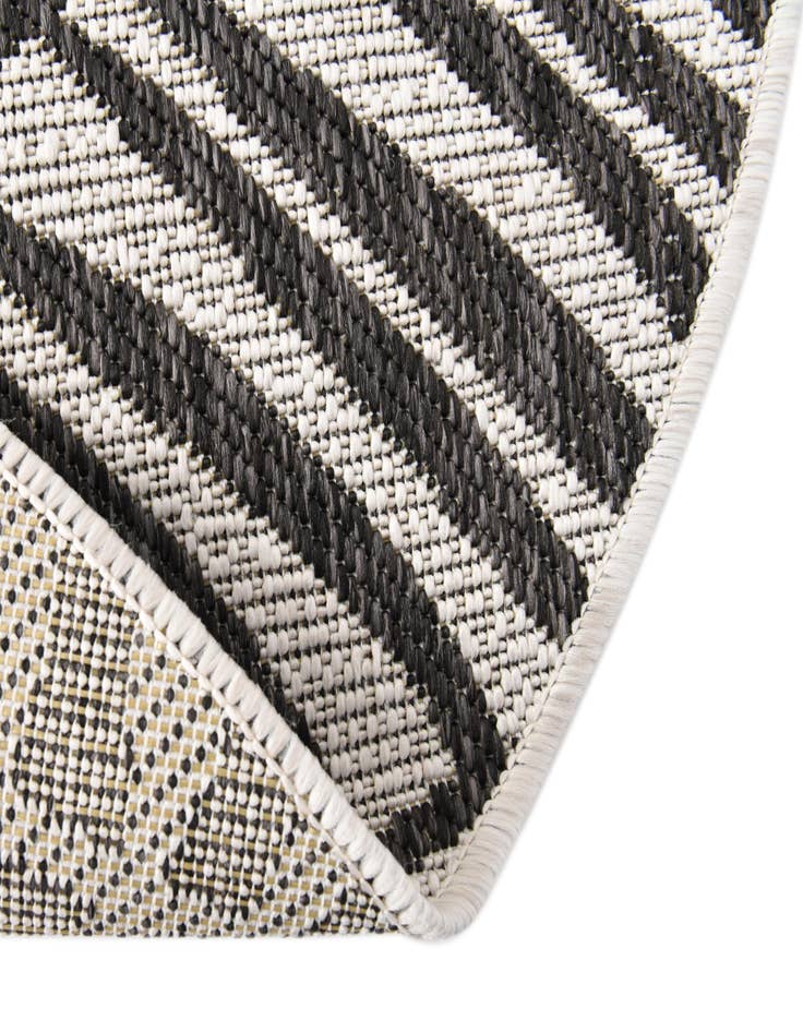 Detail image of  4' x 4'  Washable Botanical Indoor / Outdoor Round Rug