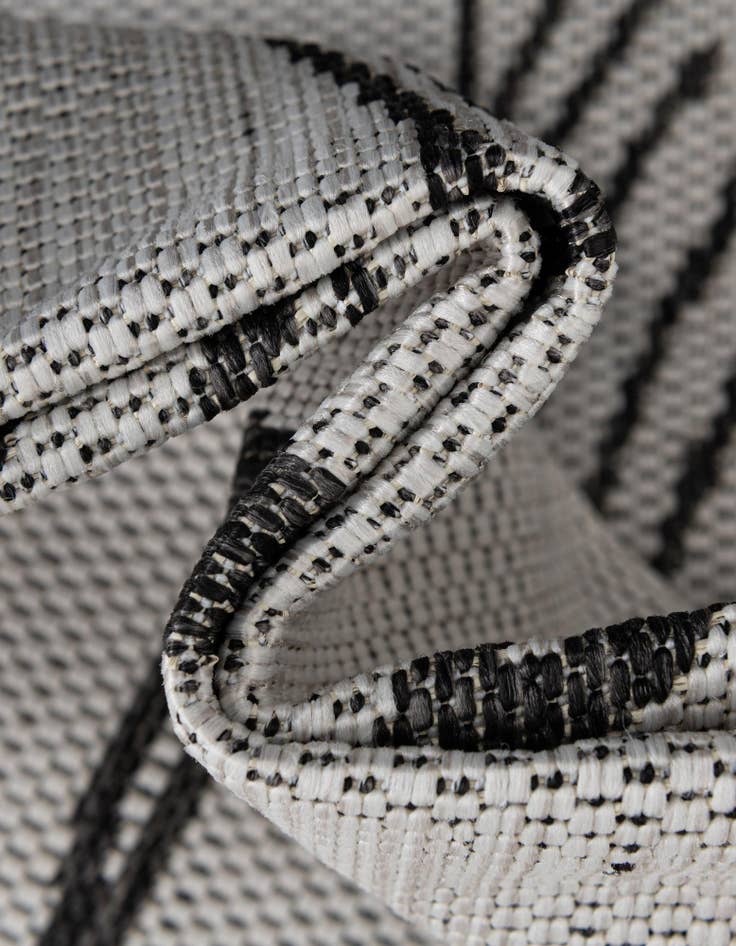 Detail image of  4' x 4'  Washable Botanical Indoor / Outdoor Round Rug